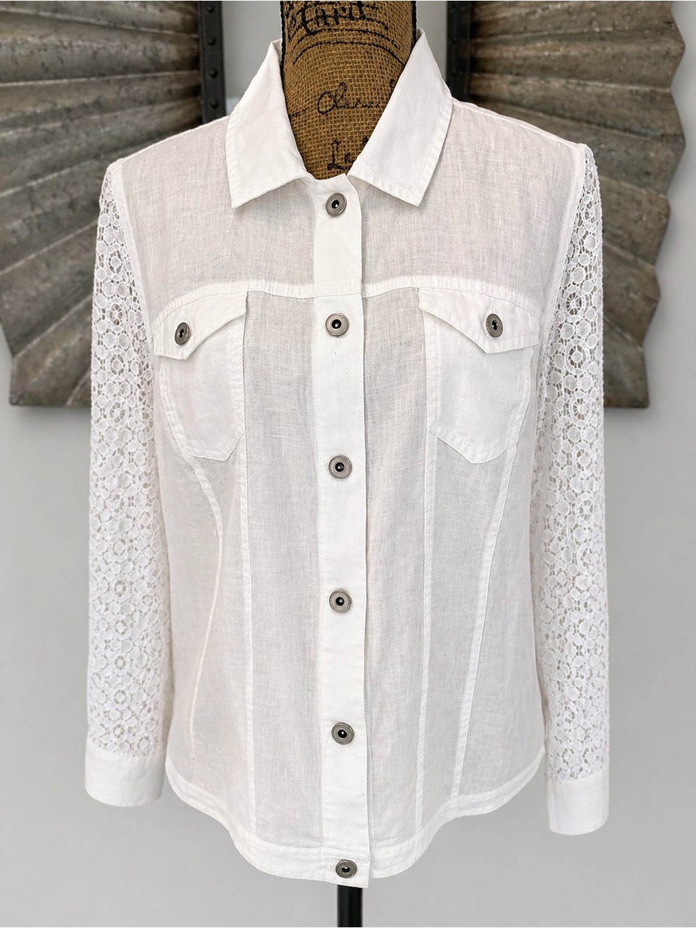 New with Tag! $99 Chico’s Lace Sleeve Linen Jean Jacket sz 2 / L
